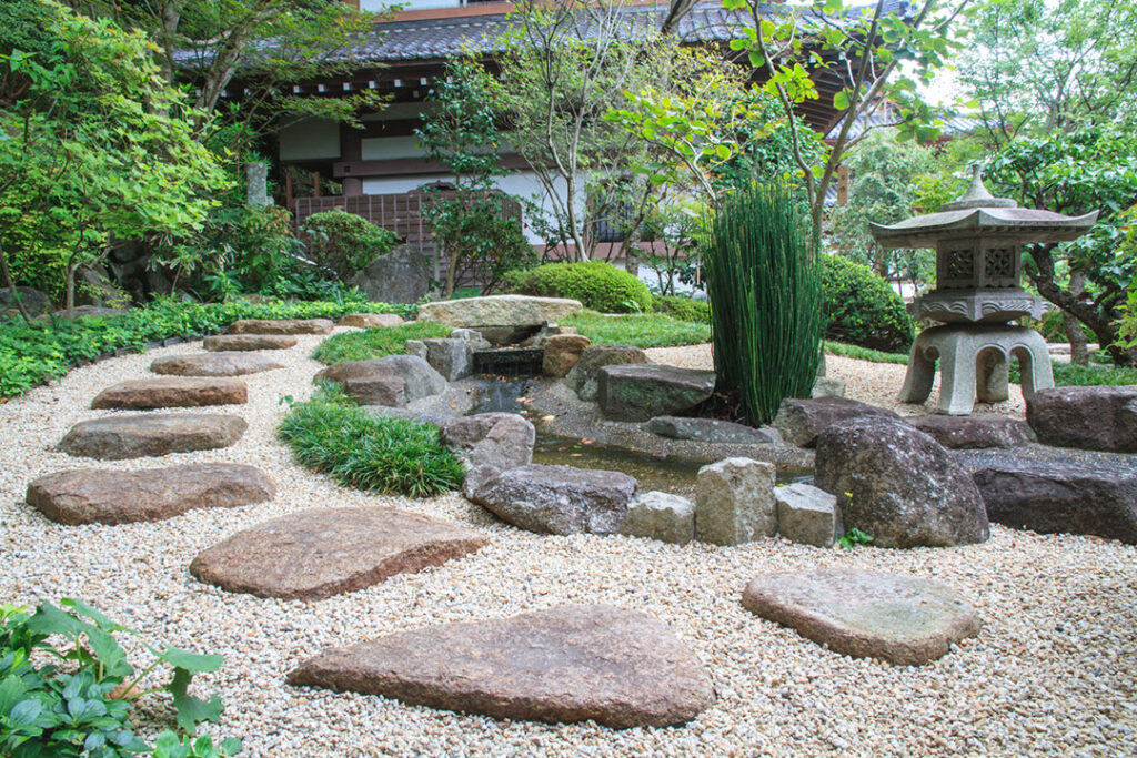 jardín estilo japonés con piedras y agua arquitectura y paisajismo 01